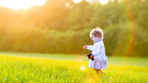 toddler-sunny-field_620x350.jpg