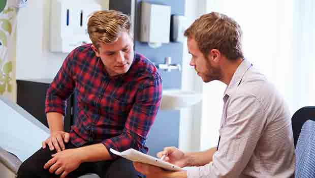 doctor speaking with patient about cannabis