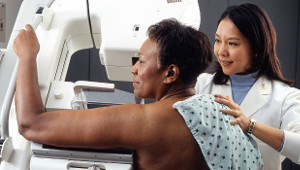 Woman_receives_mammogram_1col.jpg