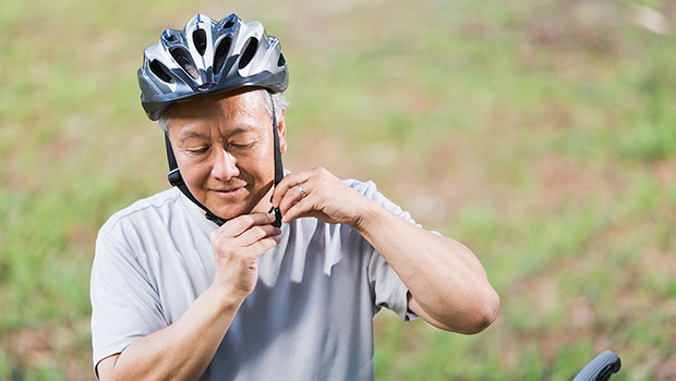 Man-bike-helmet_46625600_2col.jpg