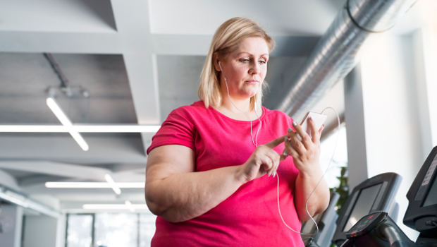 obese-woman-phone-treadmill-2col.jpg