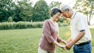 Senior-asian-couple-1col.jpg