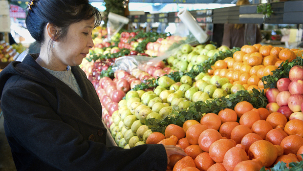 farmers-market-woman_2col.jpg